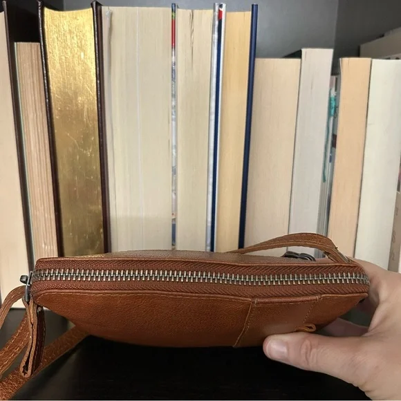 Spikes & Sparrow- Elegant Mini Tan Leather Crossbody/Travel Bag - Picture 4 of 14